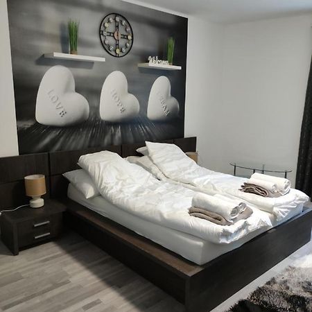Freedom-Fehervar Apartman Székesfehérvár Екстериор снимка