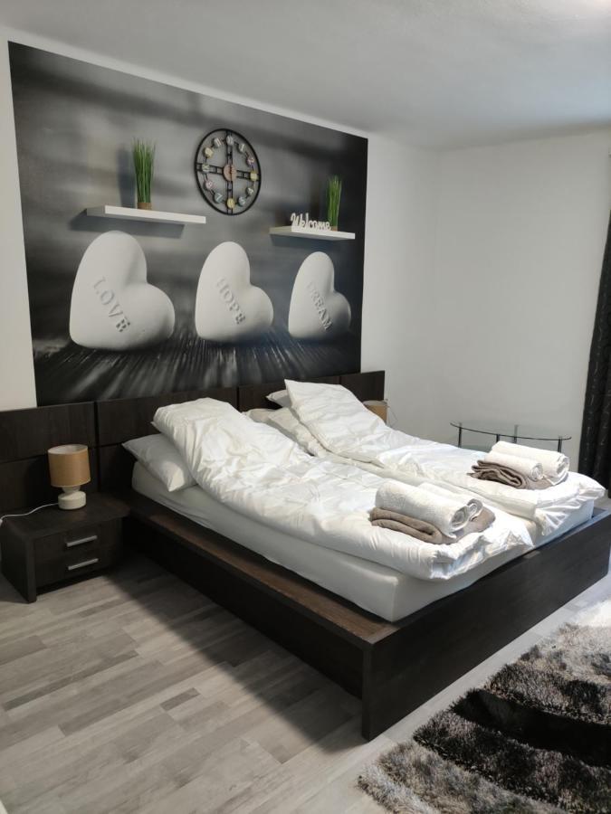 Freedom-Fehervar Apartman Székesfehérvár Екстериор снимка